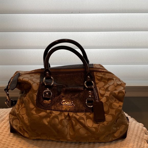 Coach Bag gently used leather strapes REDUCED!!!!! - Picture 1 of 10
